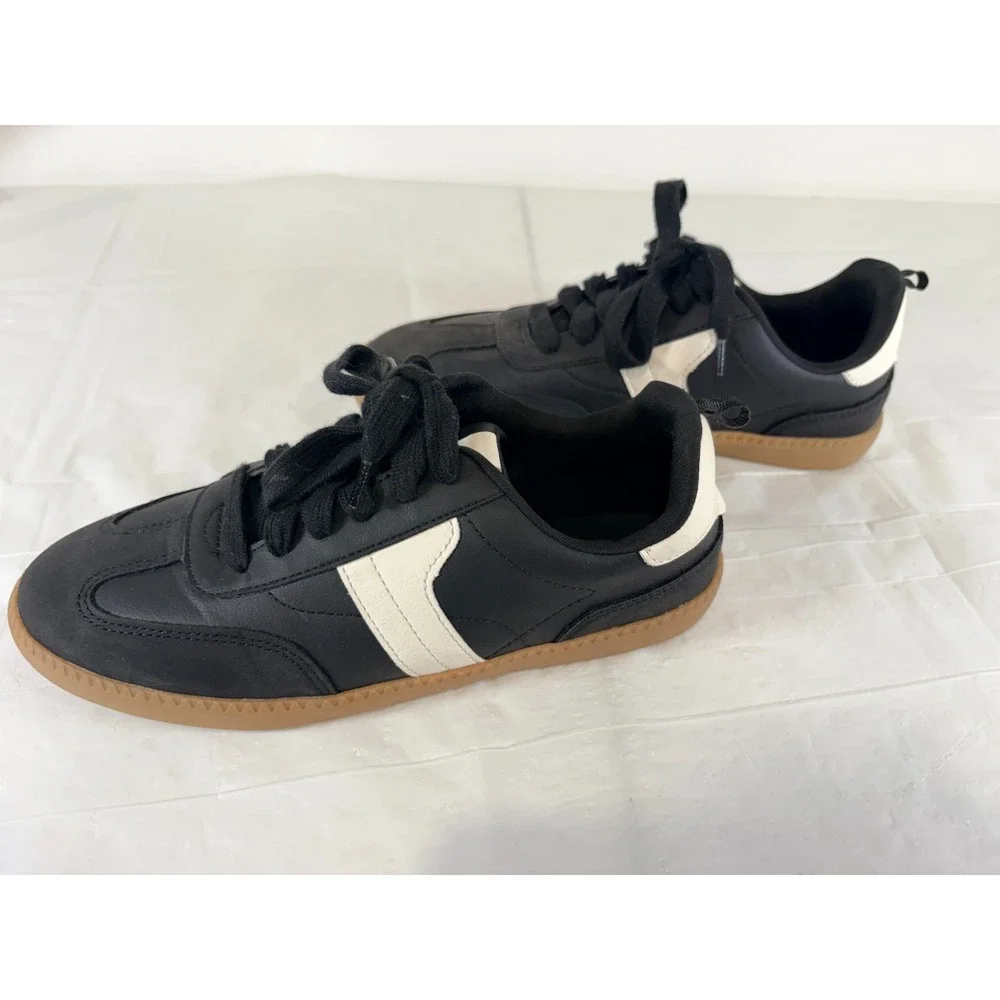Wonder Nation Shoes Size‎ 5 Women's Sneakers Memory Foam Black and White